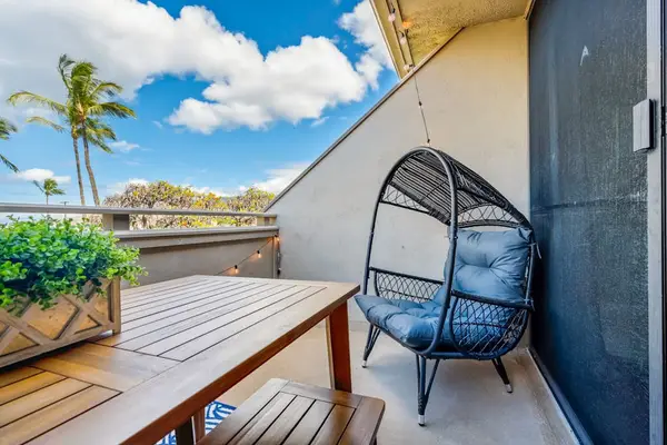 Peaceful Lanai With Cozy Seating