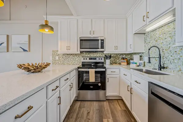 Chef-Inspired Kitchen With Modern Finishes