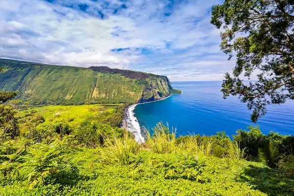 Discover Hawaii's Iconic Coastal Beauty