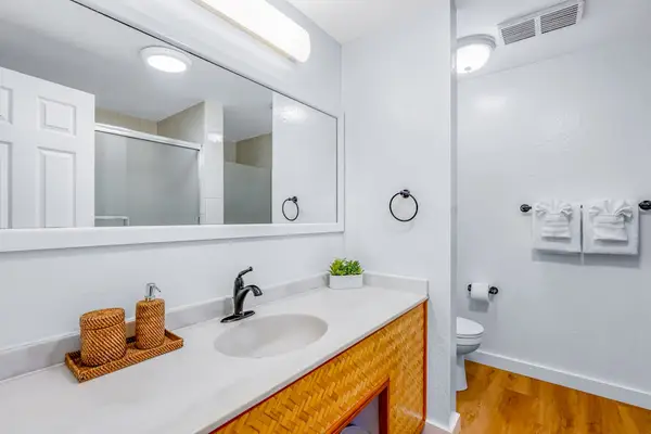 Modern Full Bathroom With Spacious Vanity
