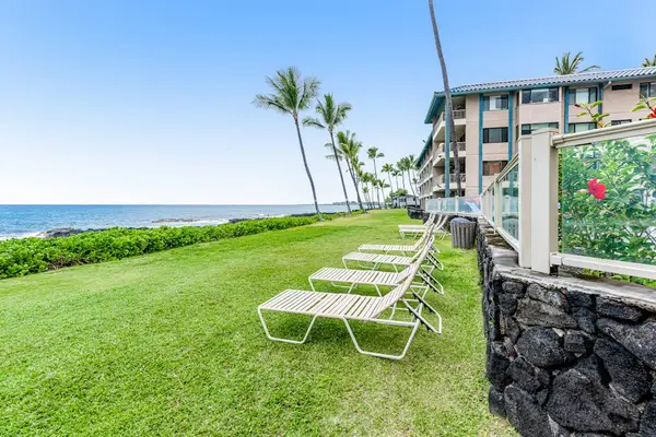 Relax On The Oceanfront Lawn