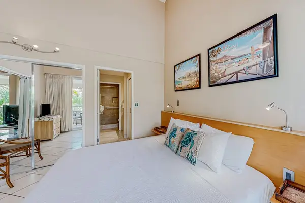 Comfortable Queen Bed for Restful Nights