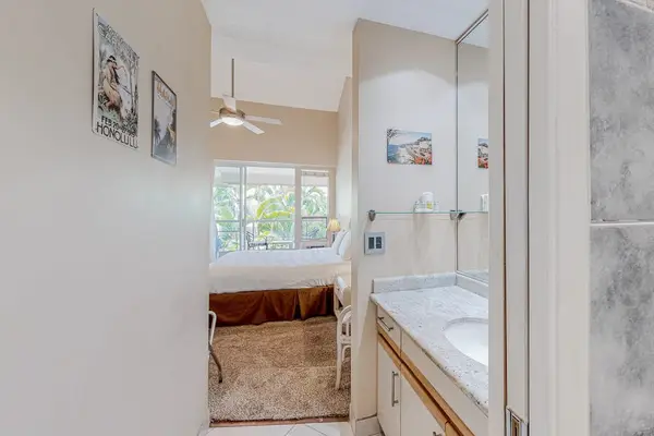 Bright Guest Bathroom with Modern Finishes