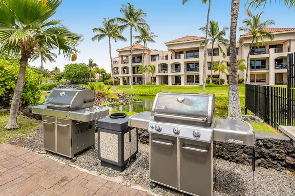 Tropical BBQ Area For Memorable Gatherings