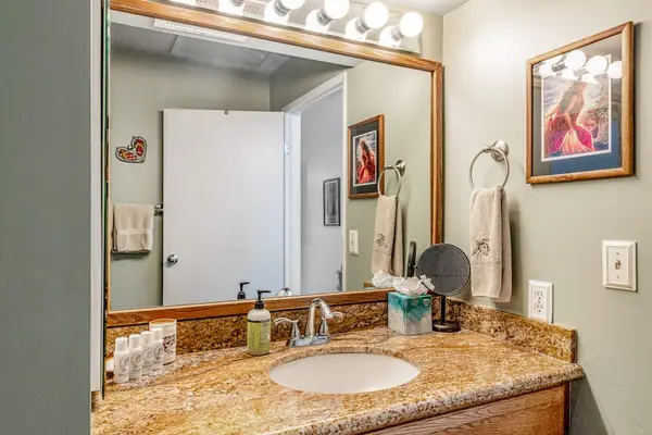 Fresh And Bright Bathroom Retreat