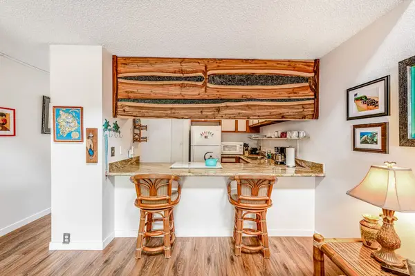 Cozy Kitchen With Tropical Character