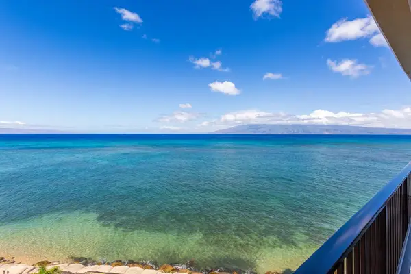 Private lanai - glorious views of the tropical waters of the Pacific Ocean.  Unwind with a glass of wine and the ocean breeze.