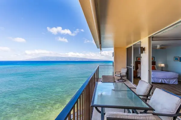 Private lanai - glorious views of the tropical waters of the Pacific Ocean.  Unwind with a glass of wine and the ocean breeze.