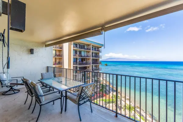 Private lanai - glorious views of the tropical waters of the Pacific Ocean.  Unwind with a glass of wine and the ocean breeze.