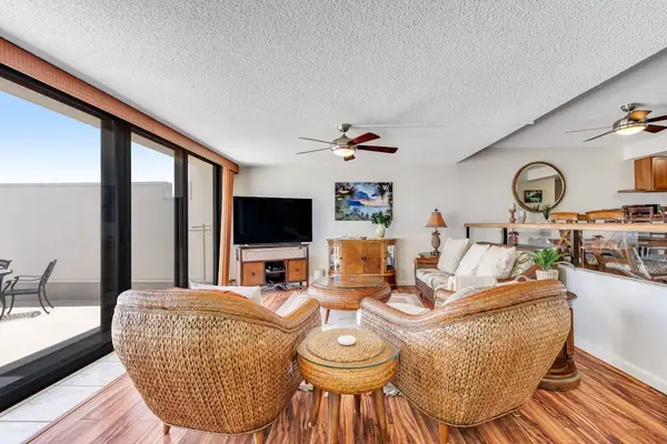 Another corner of the living room, comfortable and bright, made for family time