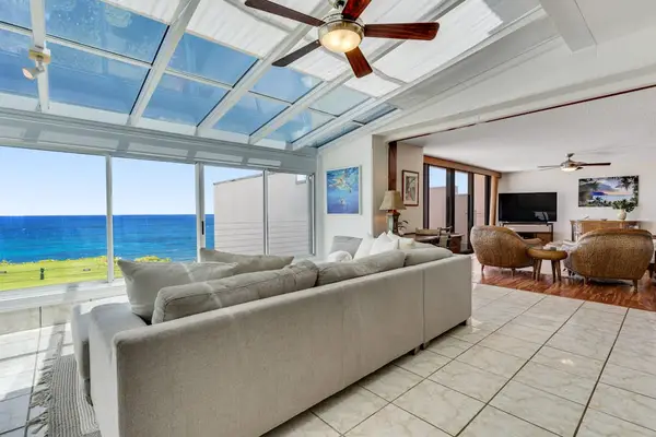 Sunroom to soak up the sun while relaxing comfortably, with direct ocean views