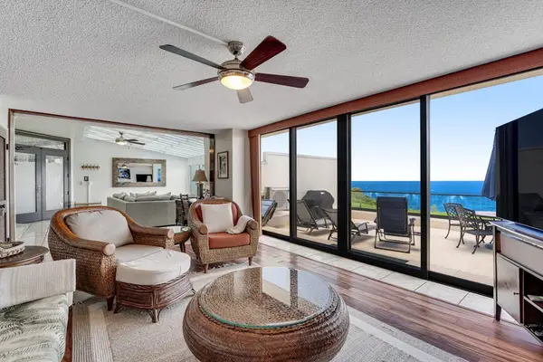 Living room with ocean views, to enjoy the breeze without leaving home