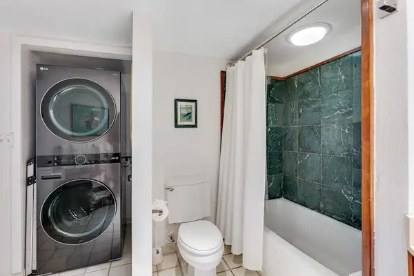 Ensuite bathroom with washer/dryer, for extra comfort during your stay