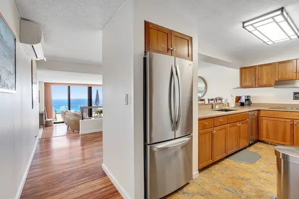 Kitchen with ocean views, so you can cook while enjoying the scenery