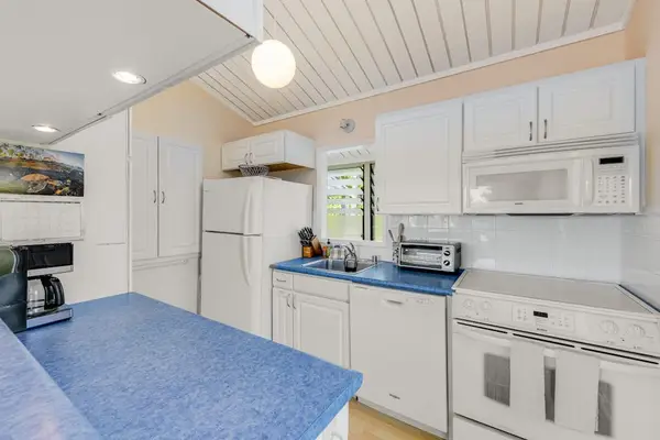 Bright Kitchen With Modern Style