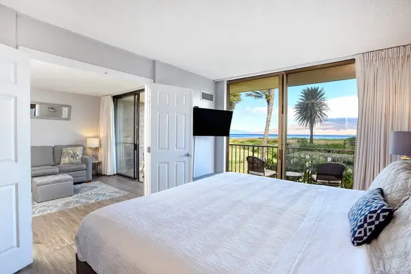 Peaceful Bedroom With Private Lanai Access