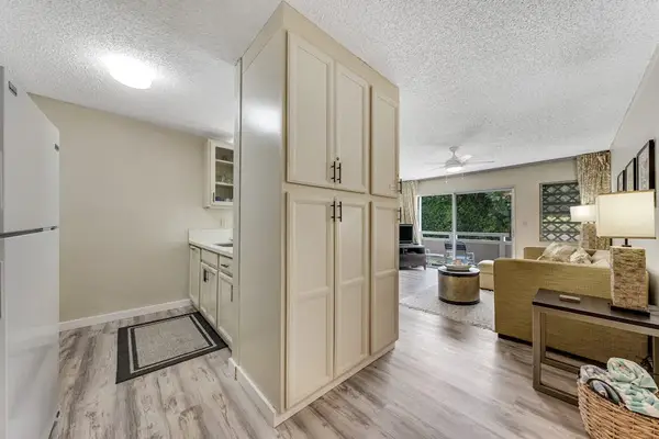 Kitchen with open views to the Dining Room and Living Room so that you are always able to spend time with your guests.
