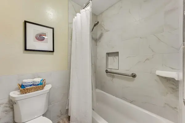 En Suite Master Bathroom with Shower/Tub Combo