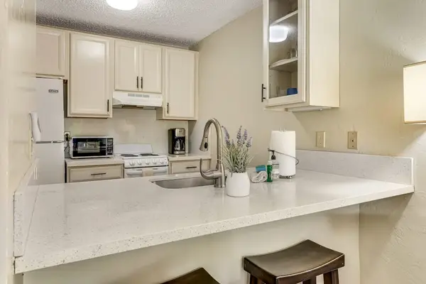 Amazing kitchen to enjoy home cooked meals.  Two extra bar stools for extra seating.