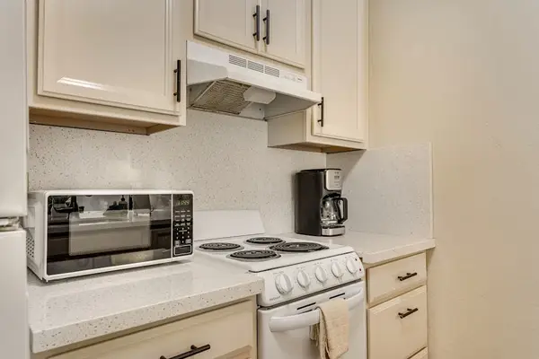 Full Kitchen for all of your cooking desires.