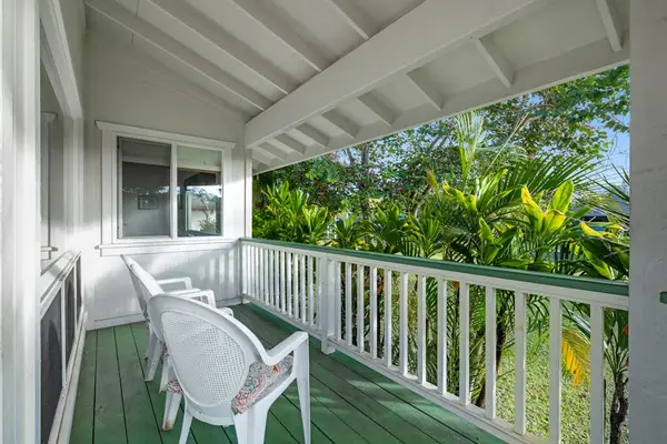 Peaceful Treehouse Style Lanai