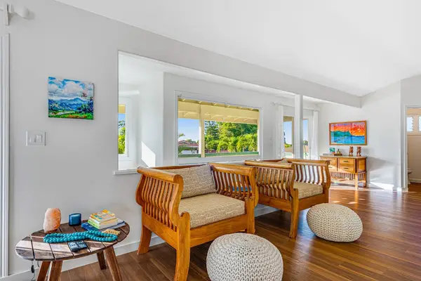 Relaxed Island Living Space