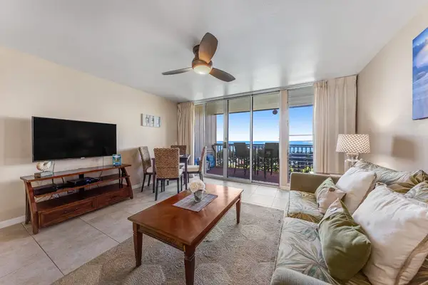 Bright Open Living Room with Comfortable Seating