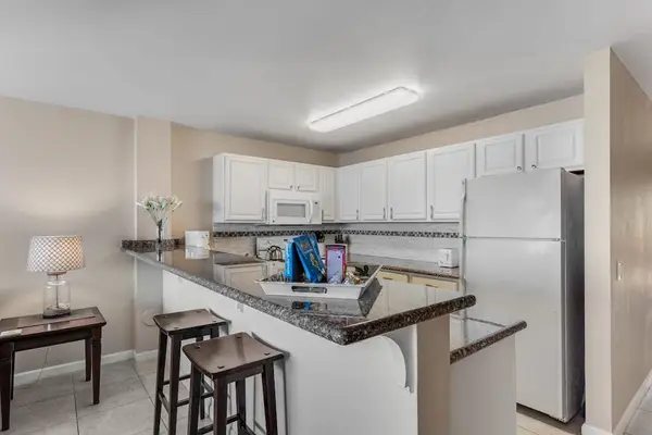 Kitchen with Plenty of Space to Cook & Gather