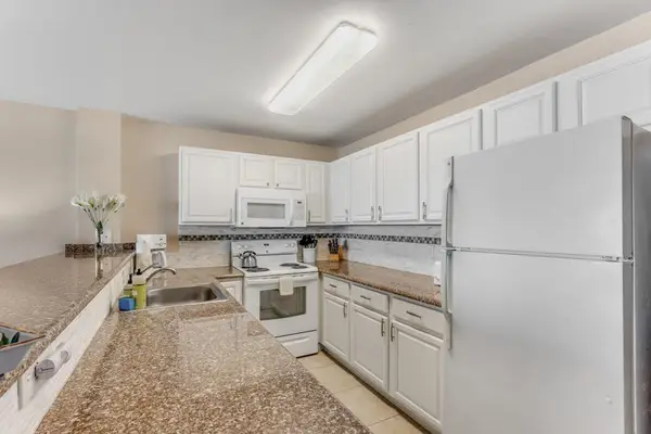 Fully Equipped Kitchen with Modern Appliances