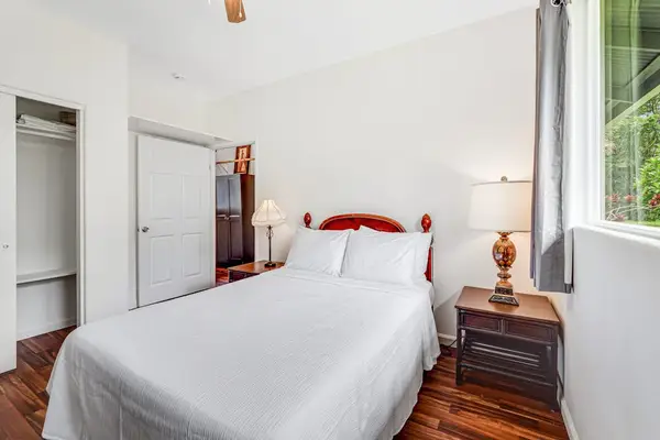 Guest bedroom with queen bed