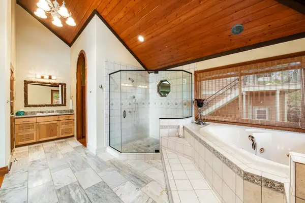 Luxurious Bath En-Suite with Soaking Tub & Glass Walk-In Shower