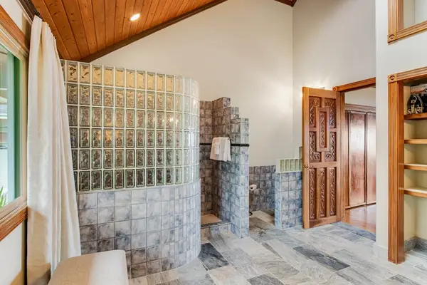 Guest En-Suite Walk-In Glass Block Shower & Custom Stone Detail