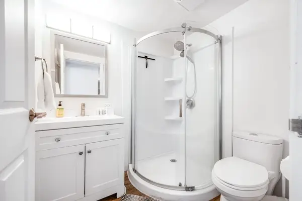 Spa-Inspired Full Bathroom