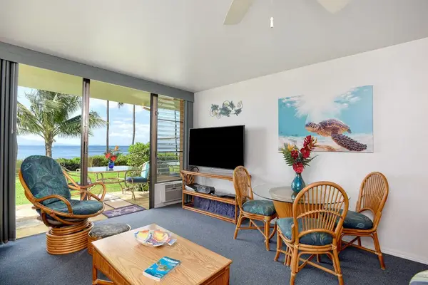 Ground floor ocean front condo with flat screen tv.