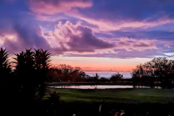 Breathtaking Hawaiian Sunsets Every Evening