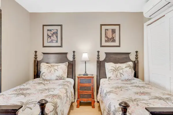 Comfortable twin room with matching beds and island decor