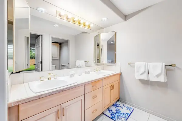 Elegant Double Vanity With Ample Space