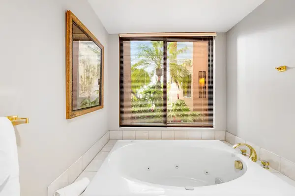 Whirlpool Tub Perfect For Unwinding
