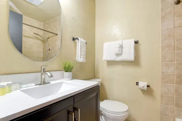 Bathroom with double vanity and elegant finishes
