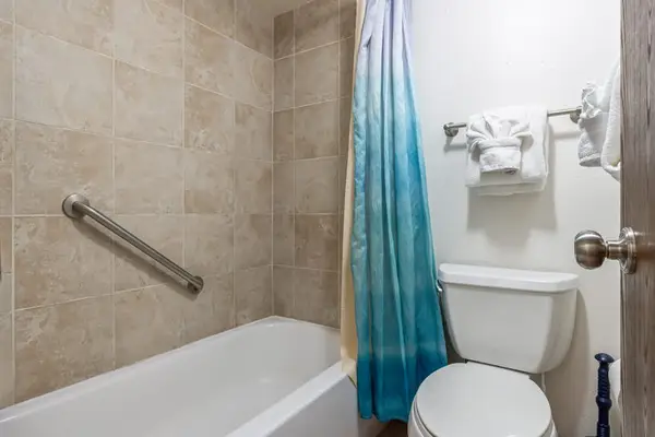Tub And Shower For Refreshing Soaks