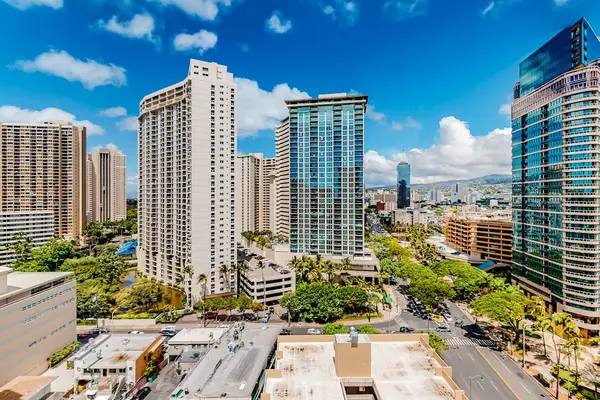 Discover the city from your scenic retreat