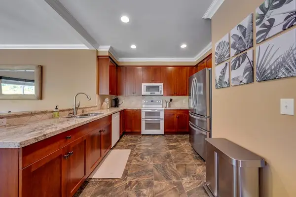 Fully equipped kitchen with everything you need