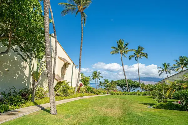 Peaceful Oceanfront Garden Lawn