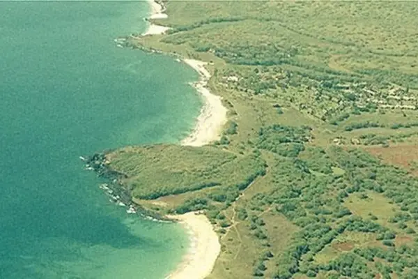 Nearby turquoise shoreline offers beautiful Pacific views and sandy beach scenery