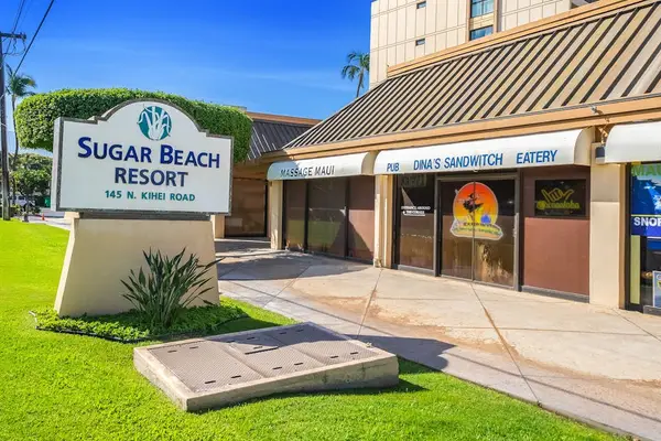 Prime Location: Convenient Dining And Shopping Steps Away