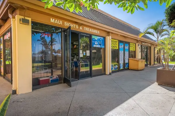 Step onto the soft sands of Sugar Beach, where miles of golden shoreline, gentle waves, and breathtaking ocean views create the perfect Maui beach experience.