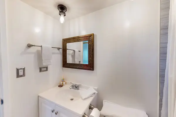 Freshen up comfortably in this clean and welcoming full bathroom.