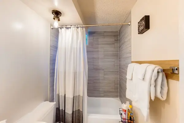 Enjoy a bright bathroom that makes your daily routine easy.