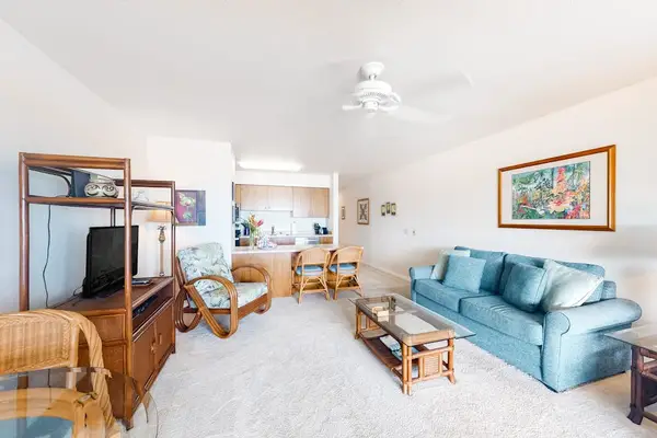 Spacious Living Room with Comfortable Seating