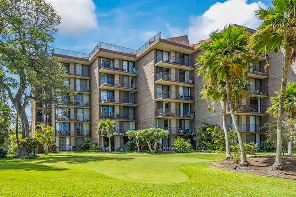 Exterior View of Resort Building & Putting Green Lawn